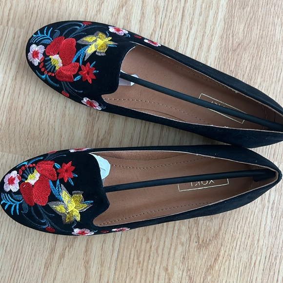 NWOT FLATS - Picture 3 of 3